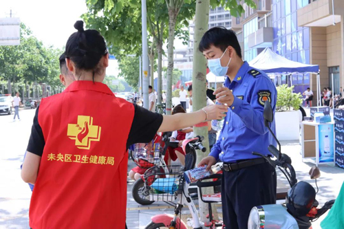 助力高考、爱心同行 ‖ 西安脑康“红马甲”在行动！！